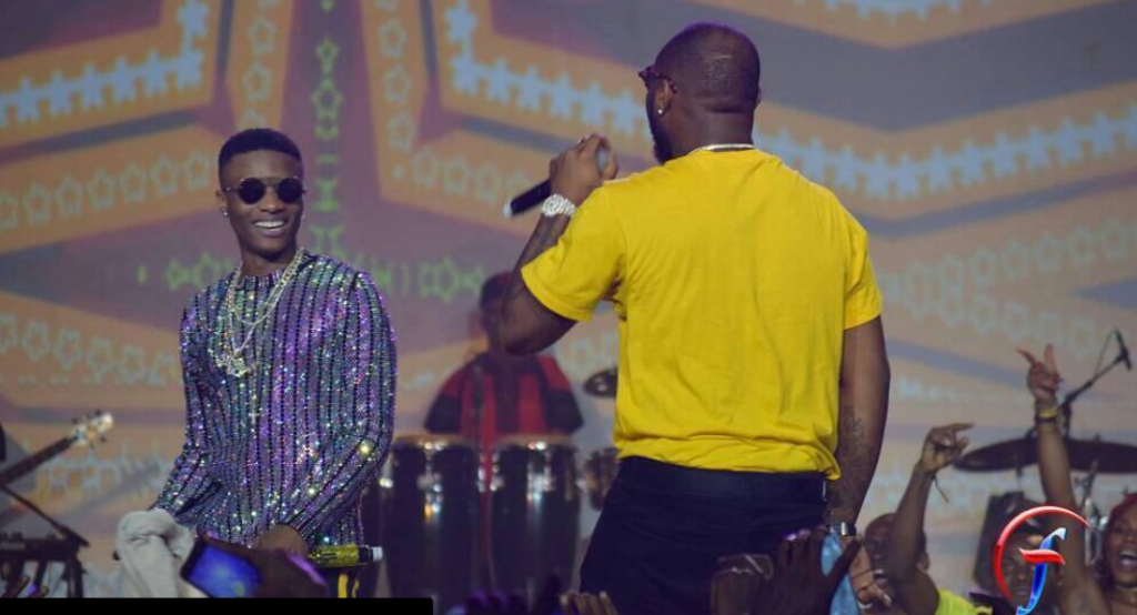 Jubilation As Davido And Wizkid Finally Links Up At An Event (Video)